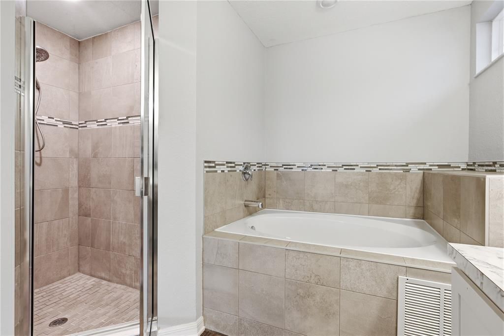 En Venta: $347,000 (4 camas, 2 baños, 1859 Pies cuadrados)