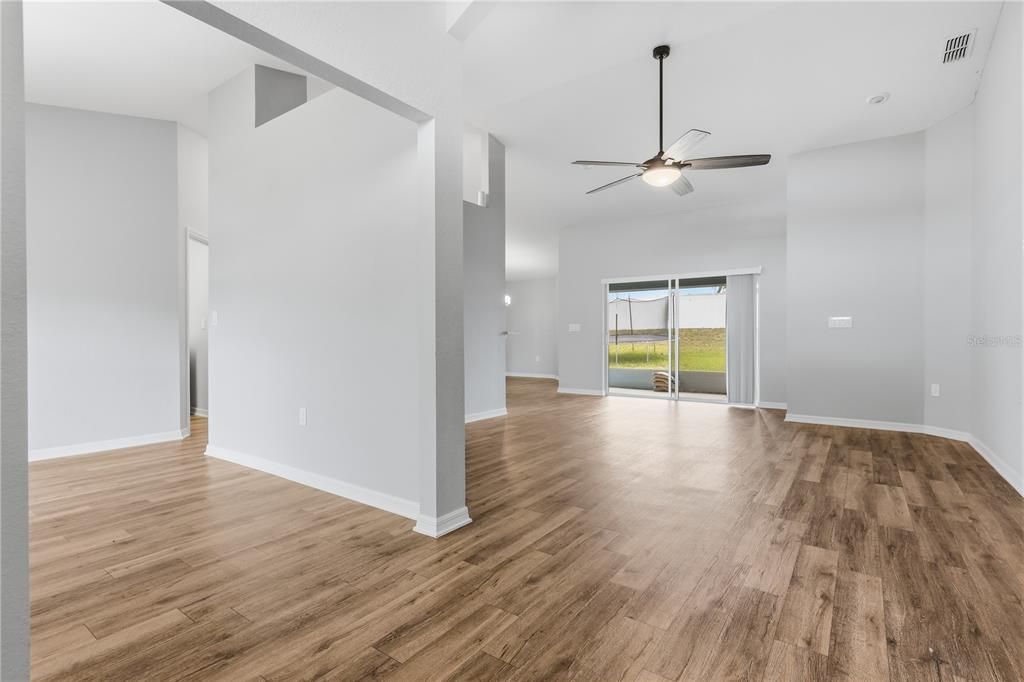 En Venta: $347,000 (4 camas, 2 baños, 1859 Pies cuadrados)