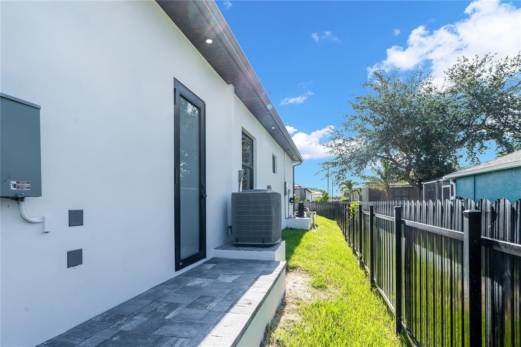 For Sale: $660,000 (3 beds, 2 baths, 2087 Square Feet)
