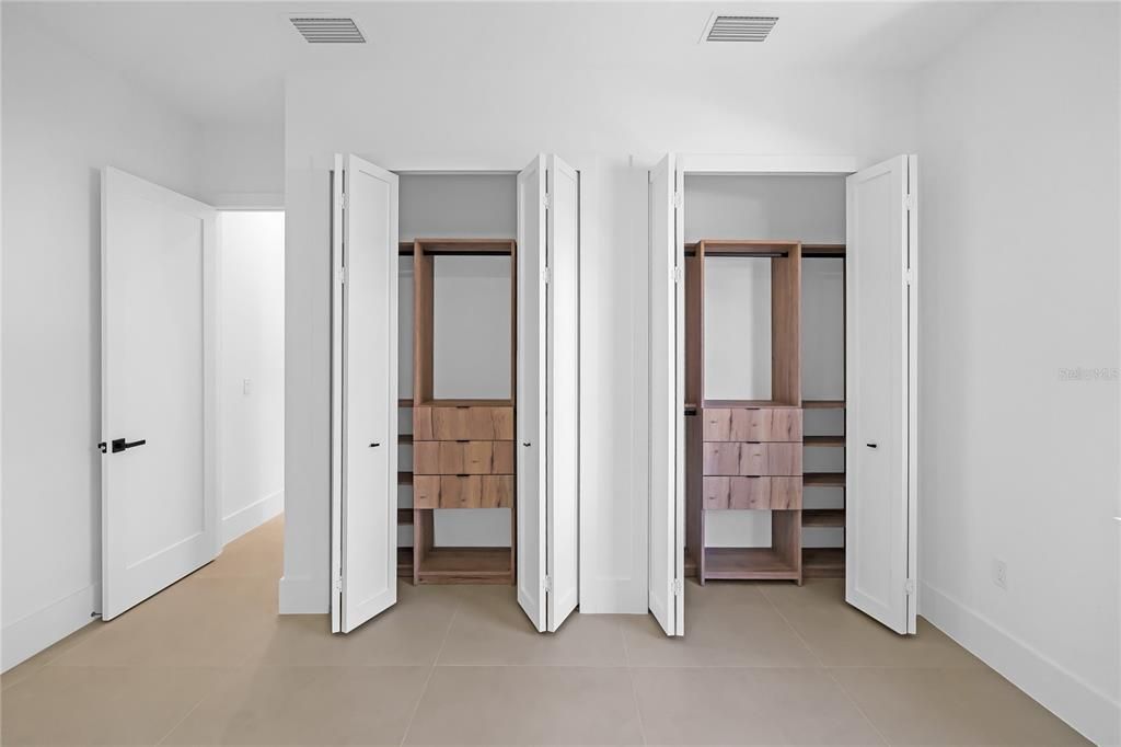 For Sale: $660,000 (3 beds, 2 baths, 2087 Square Feet)