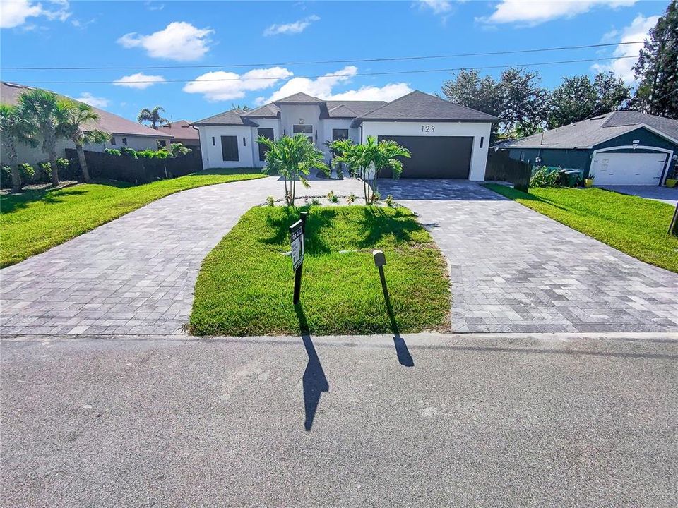 For Sale: $660,000 (3 beds, 2 baths, 2087 Square Feet)