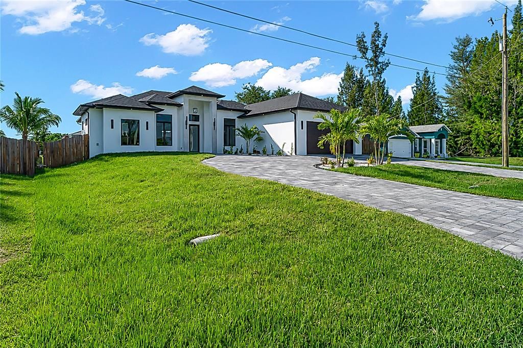 For Sale: $660,000 (3 beds, 2 baths, 2087 Square Feet)