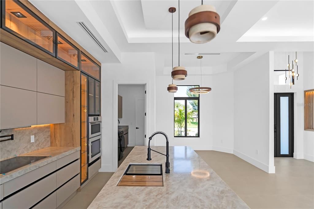 For Sale: $660,000 (3 beds, 2 baths, 2087 Square Feet)