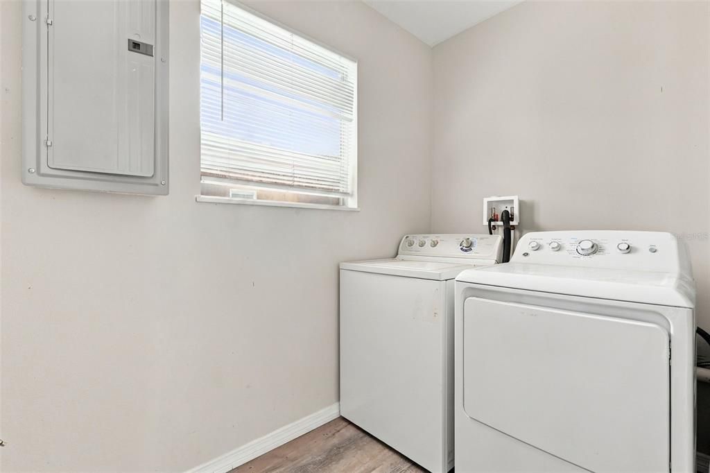 En Venta: $329,900 (2 camas, 2 baños, 1395 Pies cuadrados)