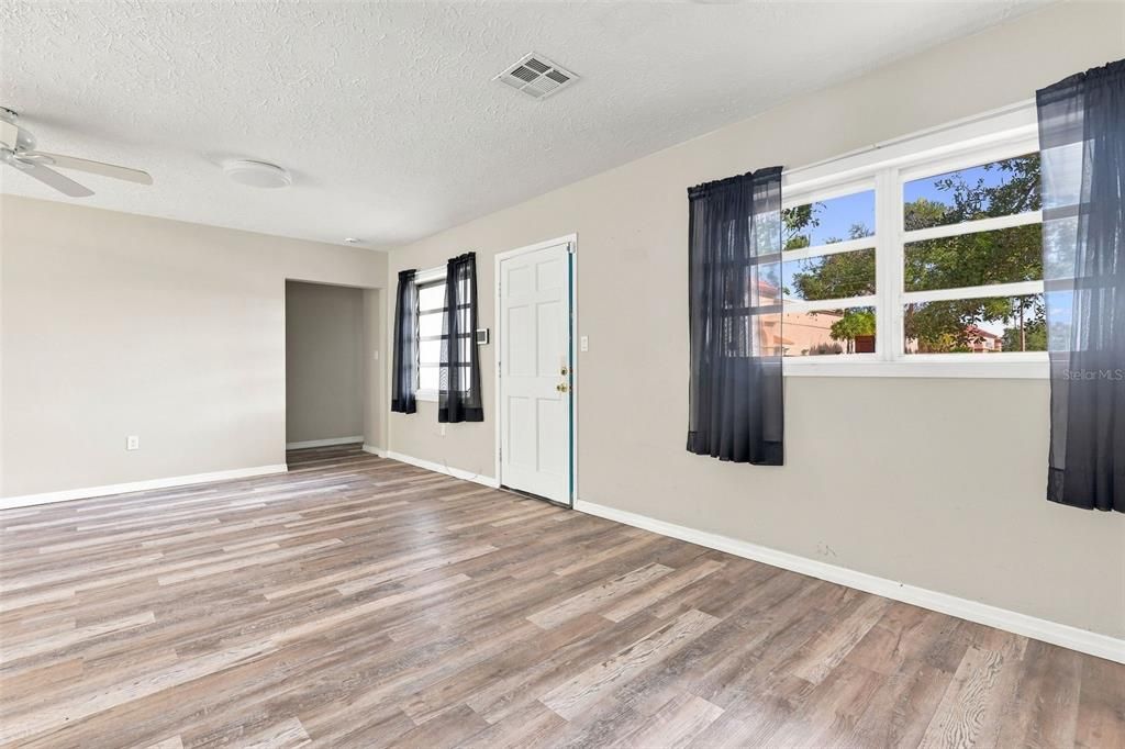 En Venta: $329,900 (2 camas, 2 baños, 1395 Pies cuadrados)