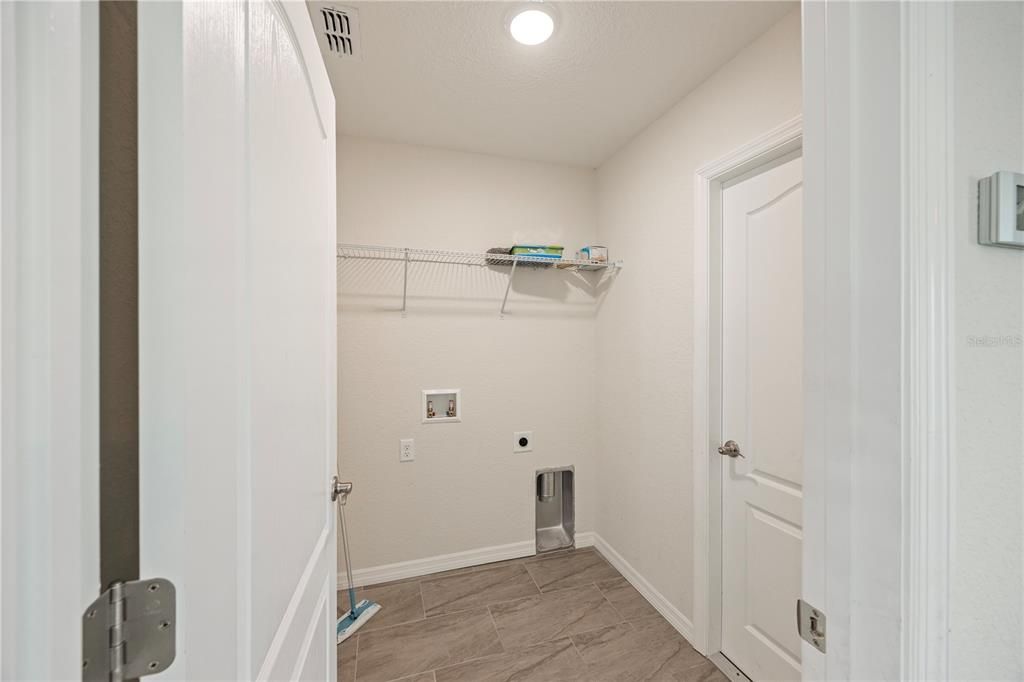 For Rent: $2,000 (3 beds, 2 baths, 1390 Square Feet)