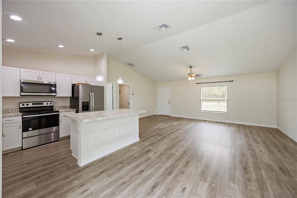 For Rent: $2,000 (3 beds, 2 baths, 1390 Square Feet)