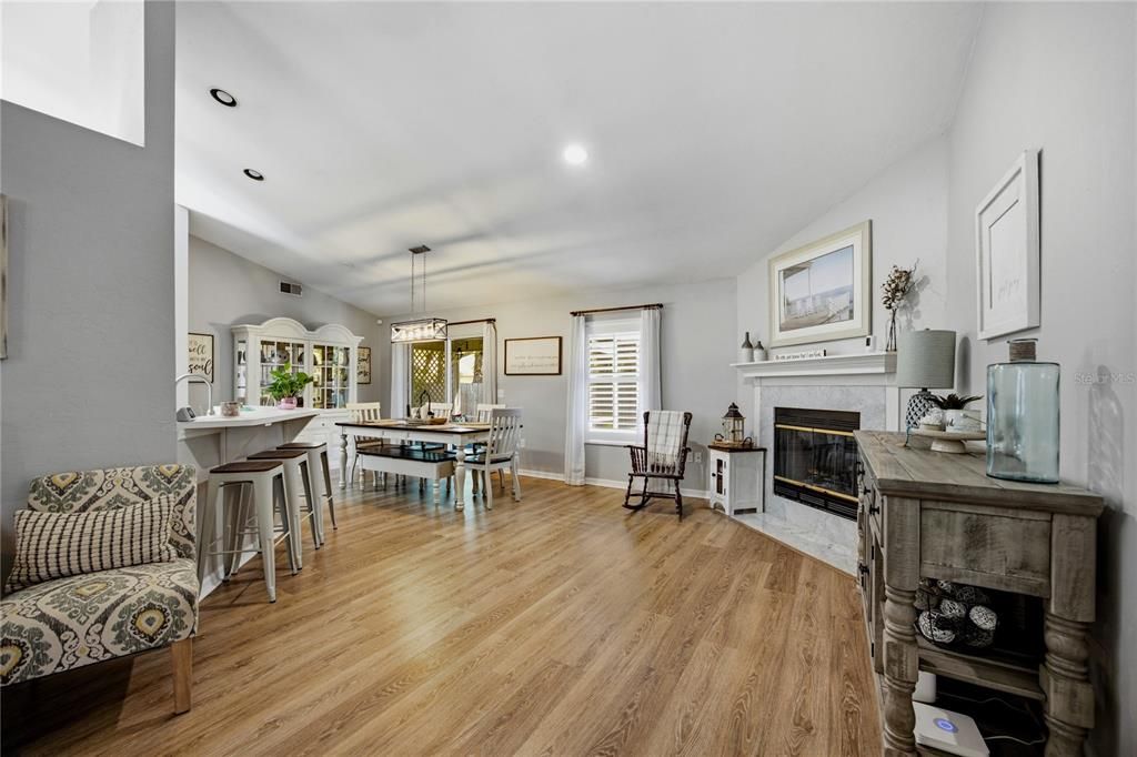 En Venta: $345,000 (3 camas, 2 baños, 1756 Pies cuadrados)