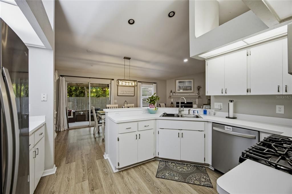 En Venta: $345,000 (3 camas, 2 baños, 1756 Pies cuadrados)