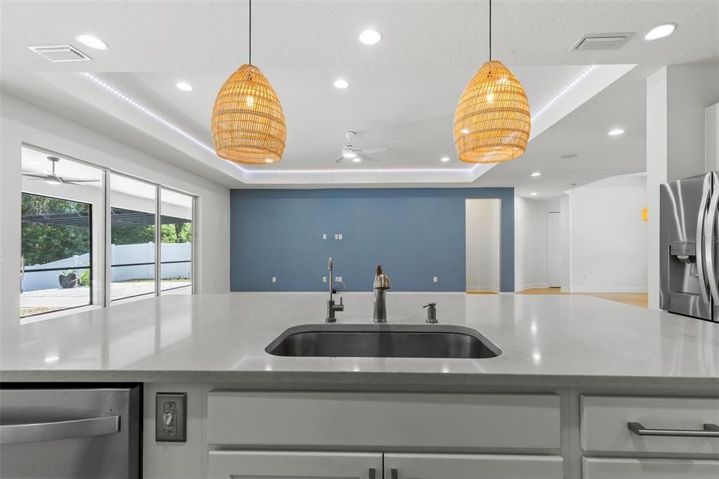 En Venta: $499,900 (4 camas, 3 baños, 2628 Pies cuadrados)