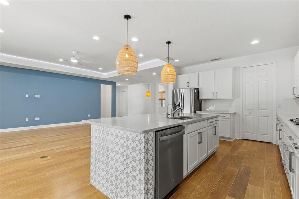 En Venta: $499,900 (4 camas, 3 baños, 2628 Pies cuadrados)