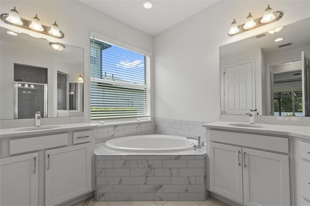 En Venta: $499,900 (4 camas, 3 baños, 2628 Pies cuadrados)