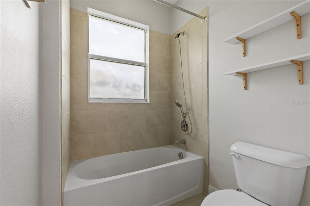 En Venta: $499,900 (4 camas, 3 baños, 2628 Pies cuadrados)