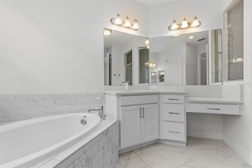 En Venta: $499,900 (4 camas, 3 baños, 2628 Pies cuadrados)