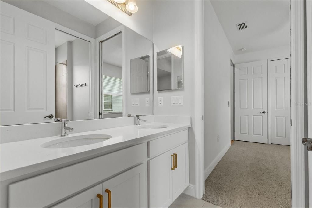 En Venta: $499,900 (4 camas, 3 baños, 2628 Pies cuadrados)