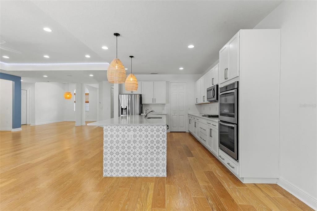 En Venta: $499,900 (4 camas, 3 baños, 2628 Pies cuadrados)