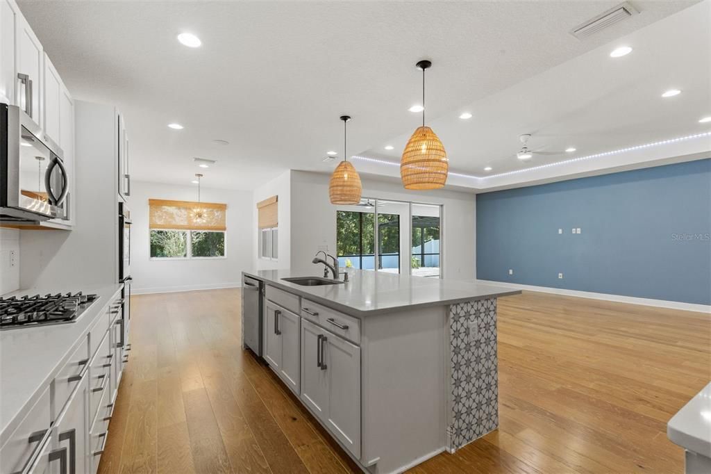 En Venta: $499,900 (4 camas, 3 baños, 2628 Pies cuadrados)