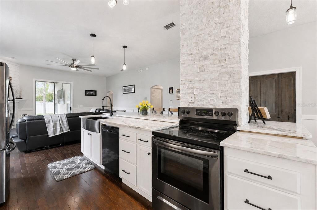 En Venta: $449,990 (3 camas, 2 baños, 1738 Pies cuadrados)