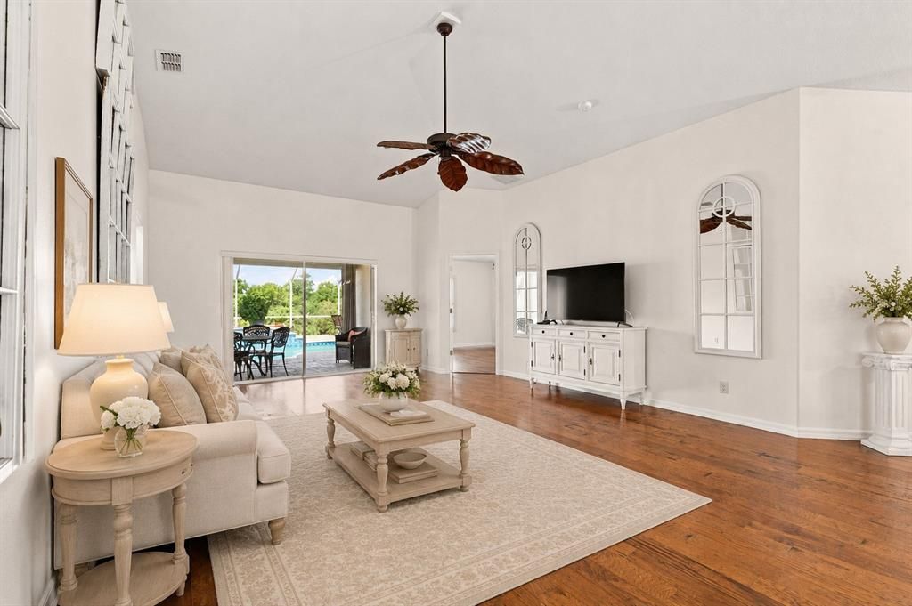 For Sale: $549,000 (3 beds, 2 baths, 1905 Square Feet)
