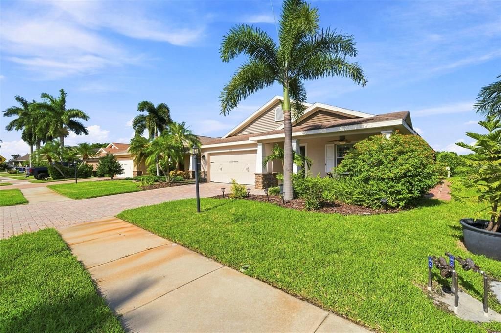 For Sale: $549,000 (3 beds, 2 baths, 1905 Square Feet)