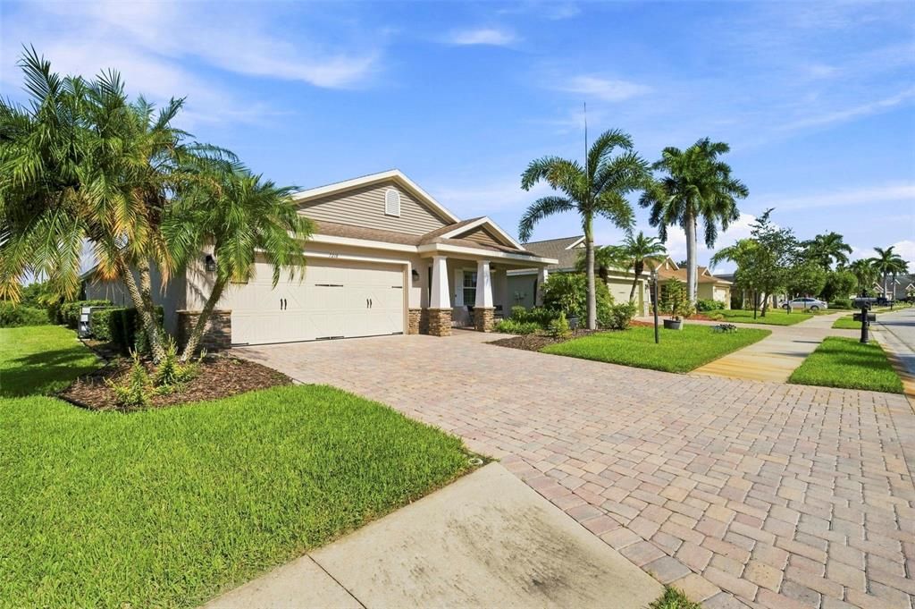 For Sale: $549,000 (3 beds, 2 baths, 1905 Square Feet)