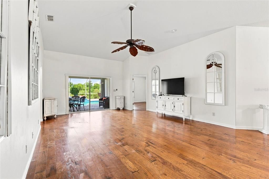 For Sale: $549,000 (3 beds, 2 baths, 1905 Square Feet)
