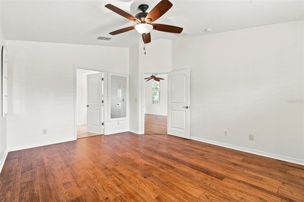 For Sale: $549,000 (3 beds, 2 baths, 1905 Square Feet)
