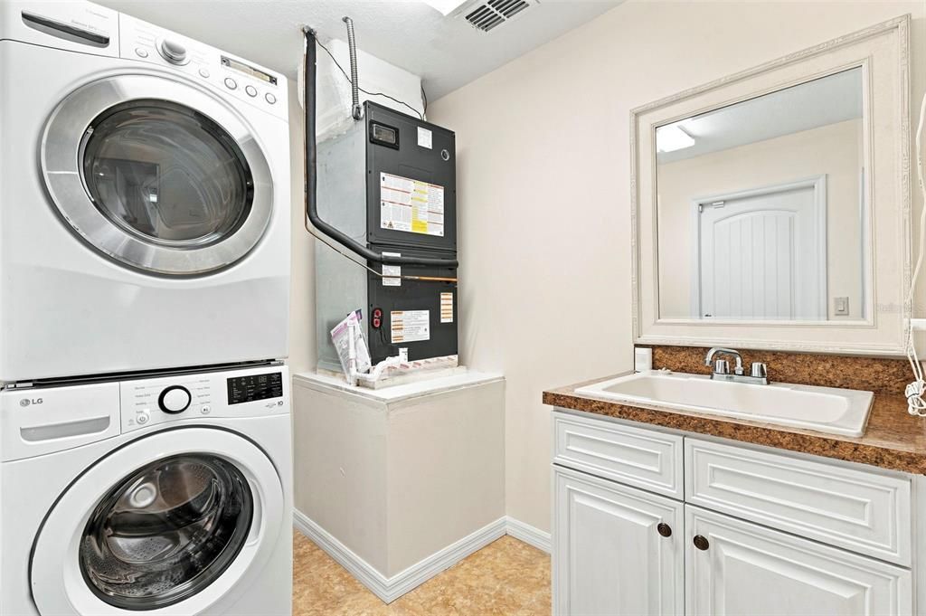 For Sale: $549,000 (3 beds, 2 baths, 1905 Square Feet)