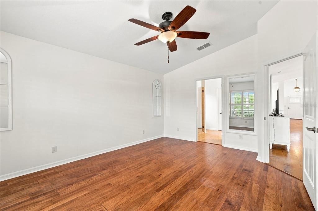 For Sale: $549,000 (3 beds, 2 baths, 1905 Square Feet)