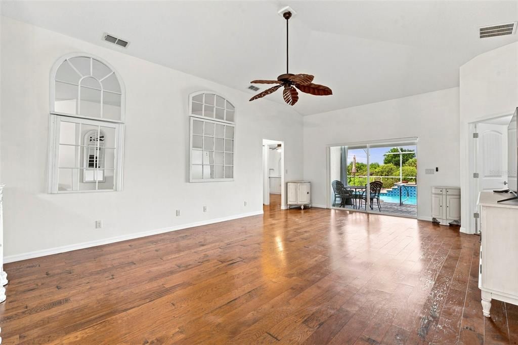 For Sale: $549,000 (3 beds, 2 baths, 1905 Square Feet)