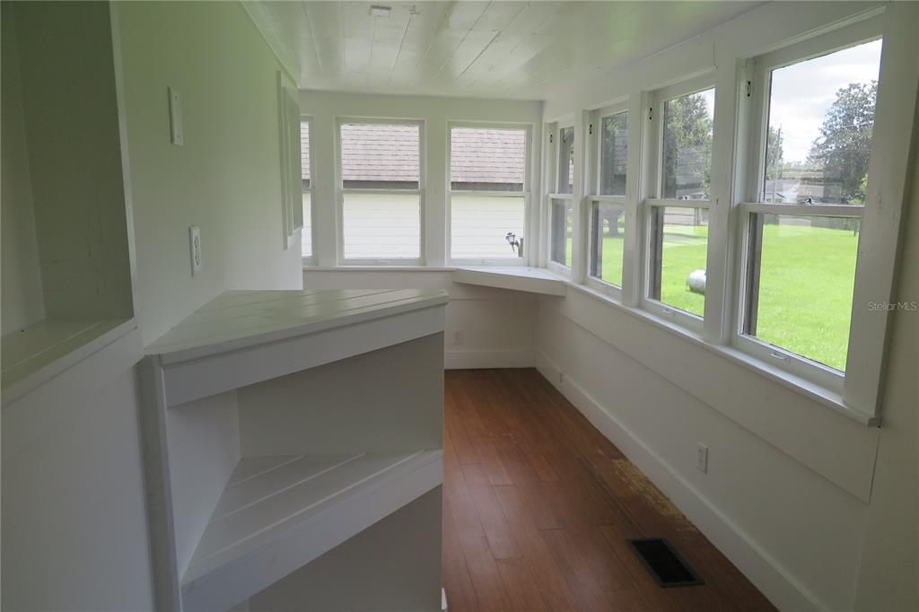 For Sale: $295,000 (5 beds, 6 baths, 4103 Square Feet)