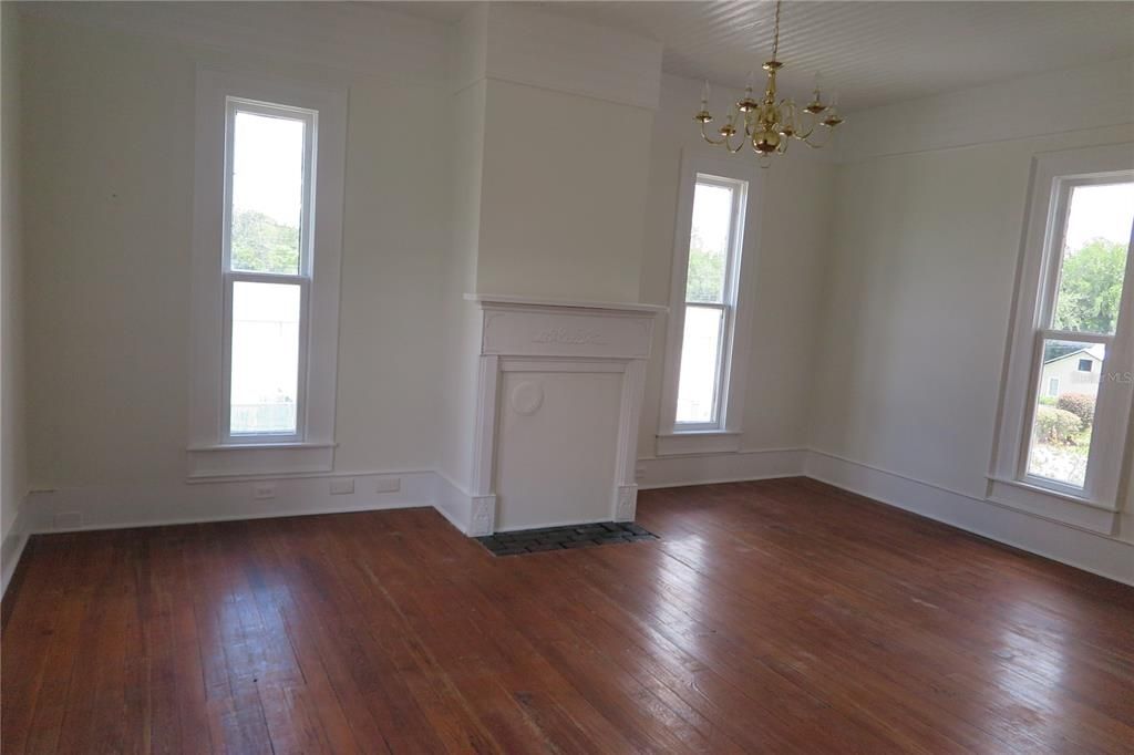 For Sale: $295,000 (5 beds, 6 baths, 4103 Square Feet)