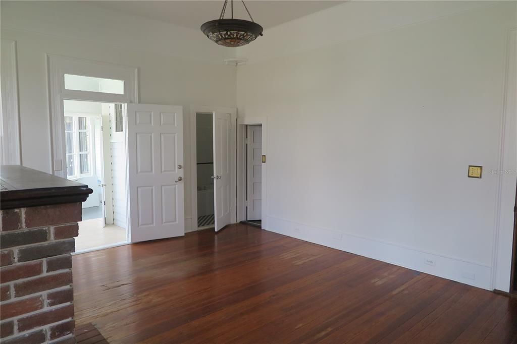 For Sale: $295,000 (5 beds, 6 baths, 4103 Square Feet)