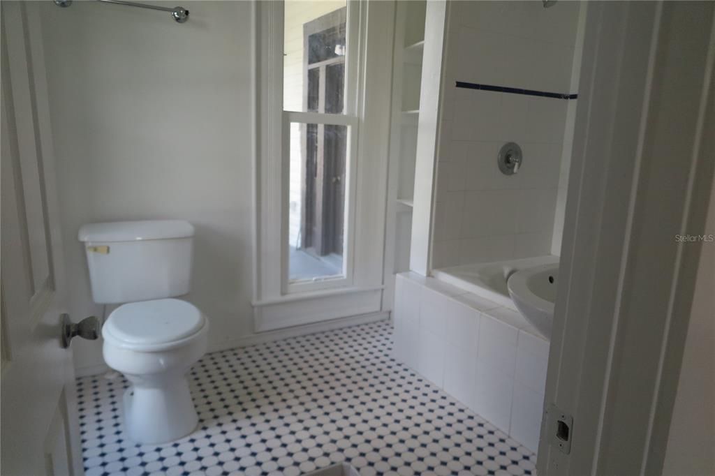 For Sale: $295,000 (5 beds, 6 baths, 4103 Square Feet)