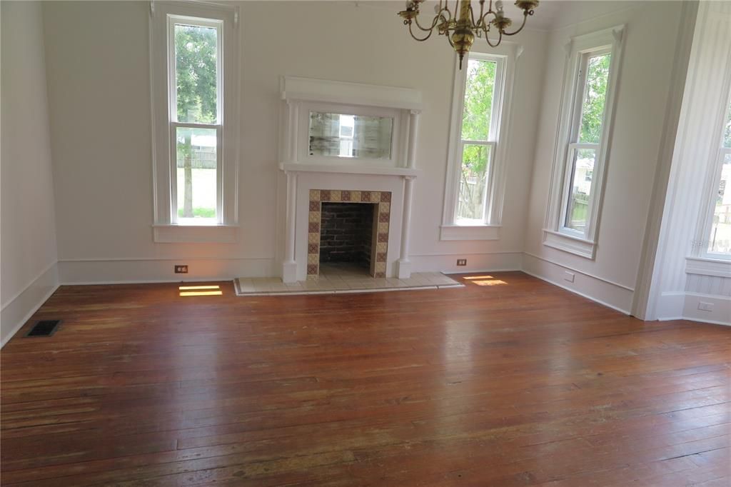 For Sale: $295,000 (5 beds, 6 baths, 4103 Square Feet)