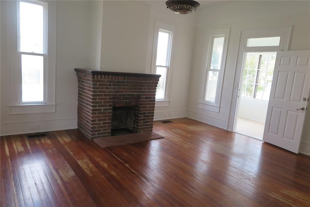 For Sale: $295,000 (5 beds, 6 baths, 4103 Square Feet)