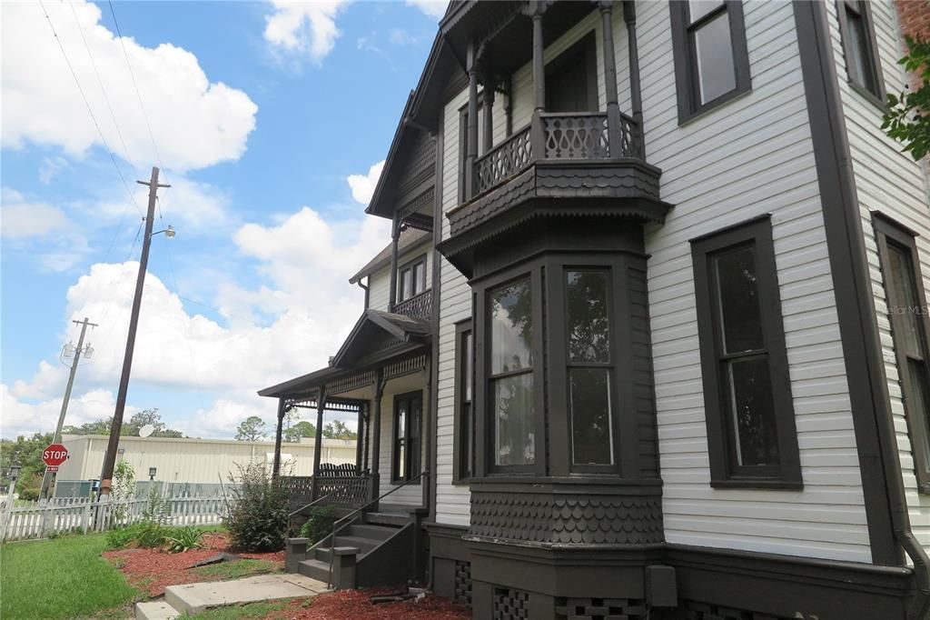 For Sale: $295,000 (5 beds, 6 baths, 4103 Square Feet)