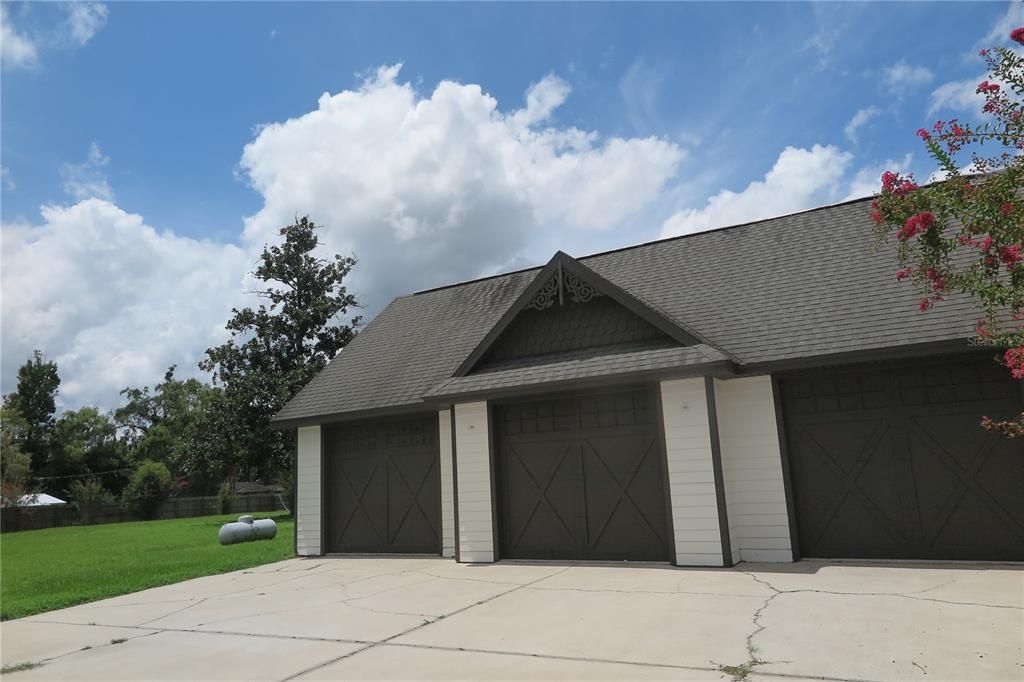 For Sale: $295,000 (5 beds, 6 baths, 4103 Square Feet)