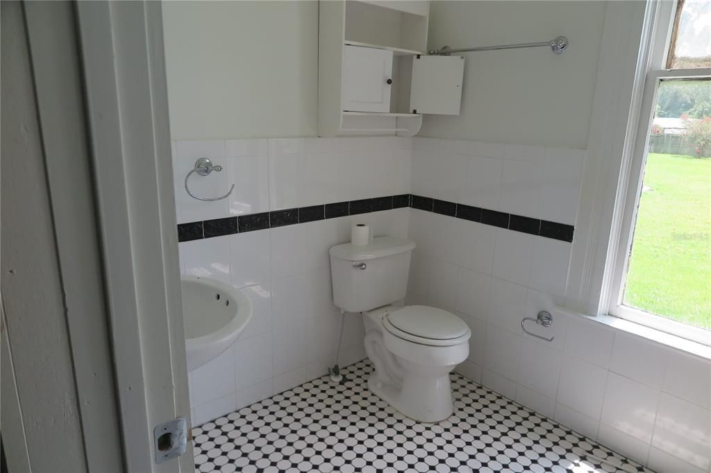 For Sale: $295,000 (5 beds, 6 baths, 4103 Square Feet)