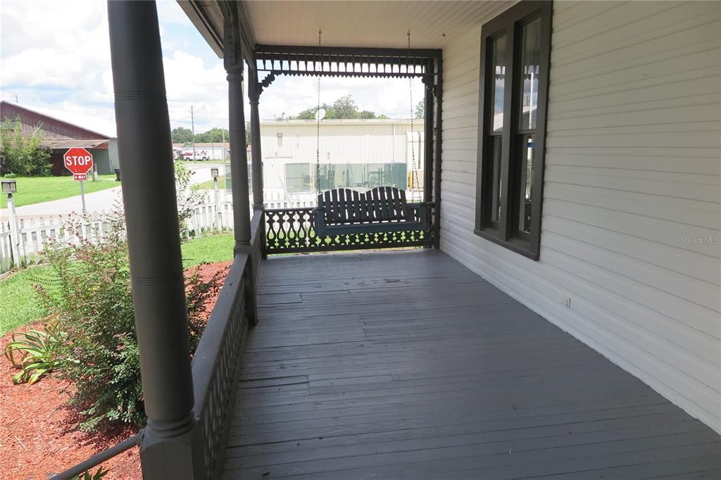 For Sale: $295,000 (5 beds, 6 baths, 4103 Square Feet)