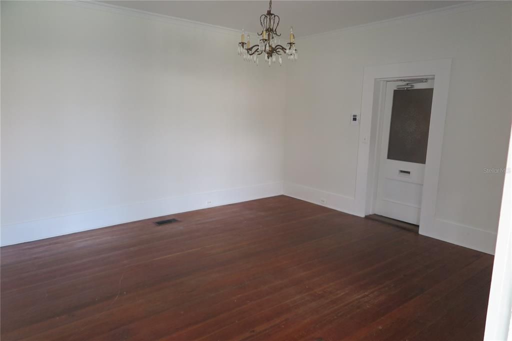 For Sale: $295,000 (5 beds, 6 baths, 4103 Square Feet)
