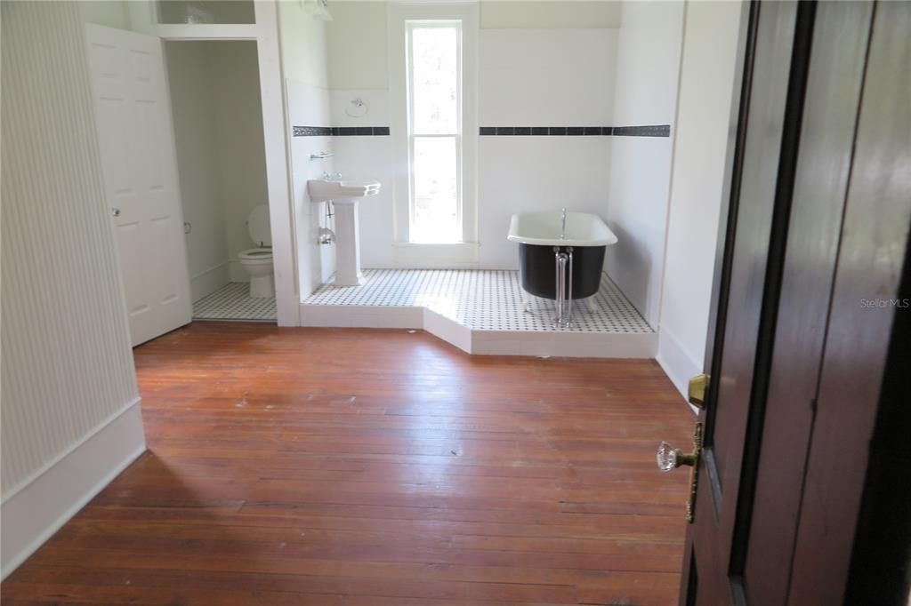 For Sale: $295,000 (5 beds, 6 baths, 4103 Square Feet)
