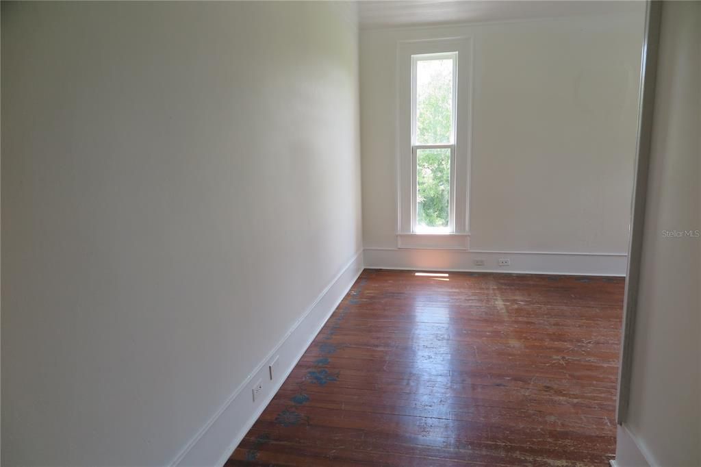 For Sale: $295,000 (5 beds, 6 baths, 4103 Square Feet)