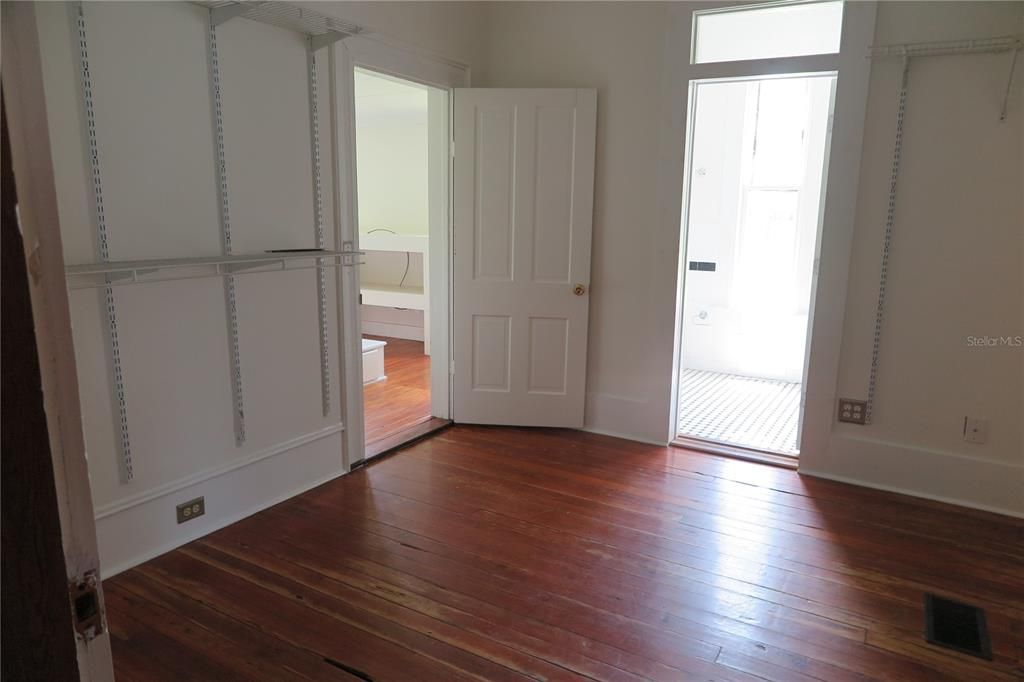 For Sale: $295,000 (5 beds, 6 baths, 4103 Square Feet)