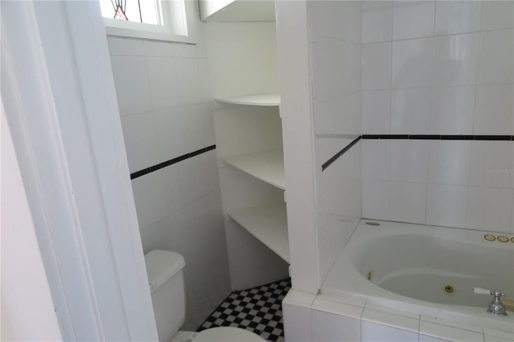 For Sale: $295,000 (5 beds, 6 baths, 4103 Square Feet)