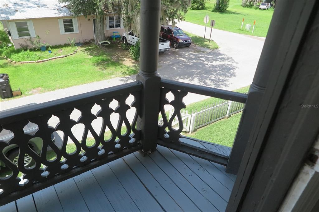 For Sale: $295,000 (5 beds, 6 baths, 4103 Square Feet)