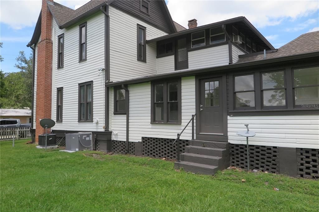 For Sale: $295,000 (5 beds, 6 baths, 4103 Square Feet)