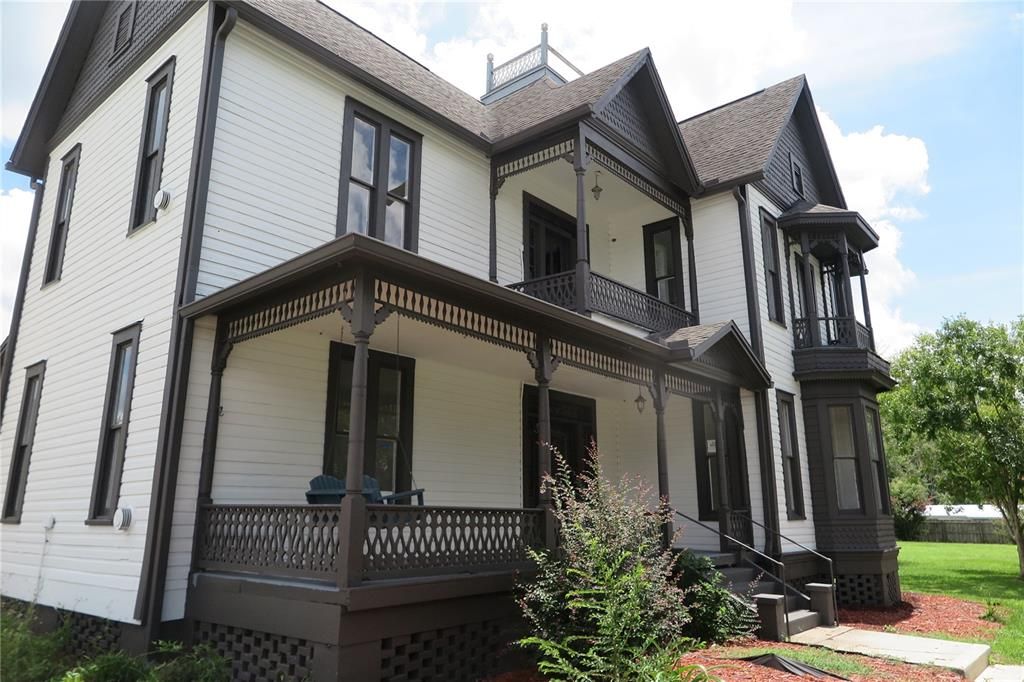 For Sale: $295,000 (5 beds, 6 baths, 4103 Square Feet)