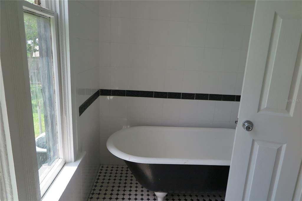 For Sale: $295,000 (5 beds, 6 baths, 4103 Square Feet)