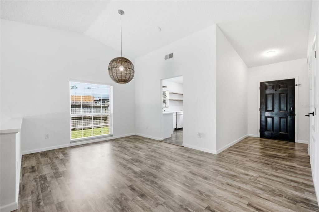 На продажу: $395,000 (3 спален, 2 ванн, 1430 Квадратных фут)